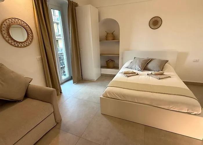 Centro Storico - Palazzo Manara - West * Sanremo